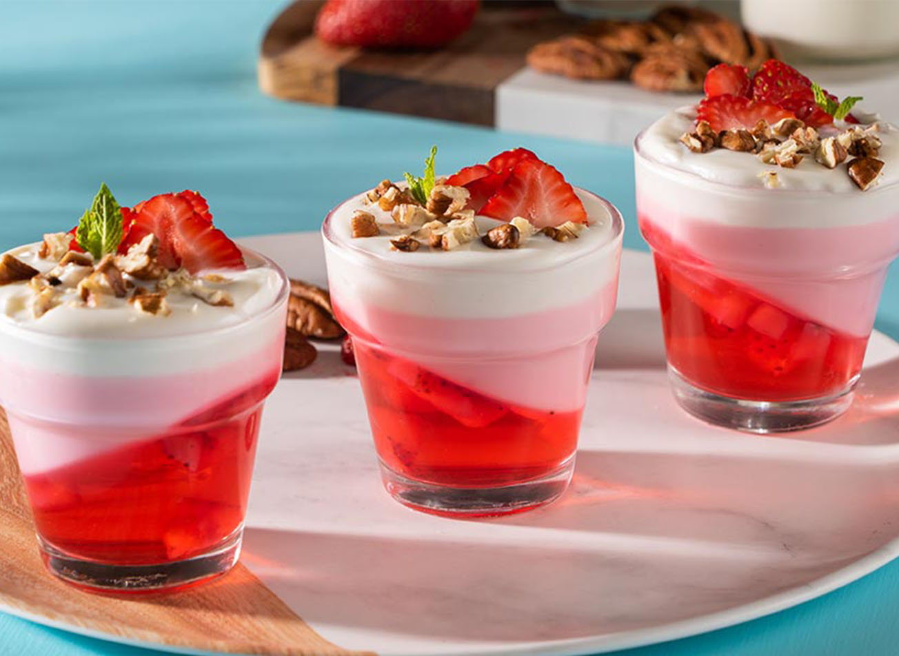 Vasitos de gelatina de fresa con yoghurt griego - D'Gari