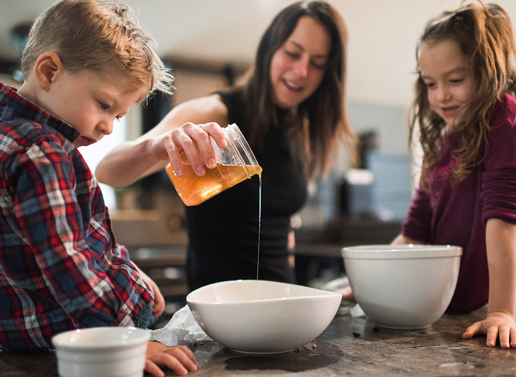 niños en la cocina